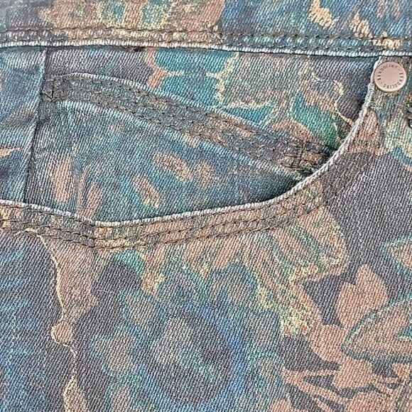 Bandolino Women's Skinny Jeans - Floral Pattern - Picture 10 of 12